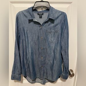Women’s Lucky Brand Button down top- SZ Medium